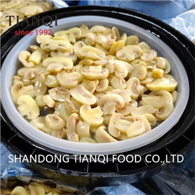 Slana pečurka šampinjona u bubnju